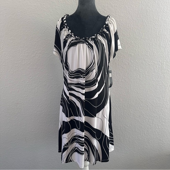 Sandra Darren Dresses & Skirts - Sandra Darren Black White Abstract Print Short Sleeve Dress XL NWT